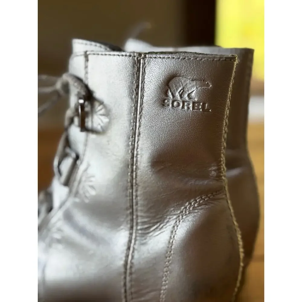 Sorel Joan of Arctic x Disney Frozen Wedge Boots Girls Size‎ 4 Silver Boots